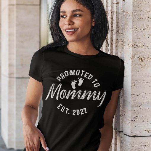 Promoted To Mommy Est 2022 T-Shirt For New Mom
