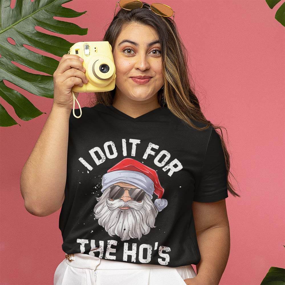 I Do It For The Ho's Funny Inappropriate Christmas Santa T-Shirt