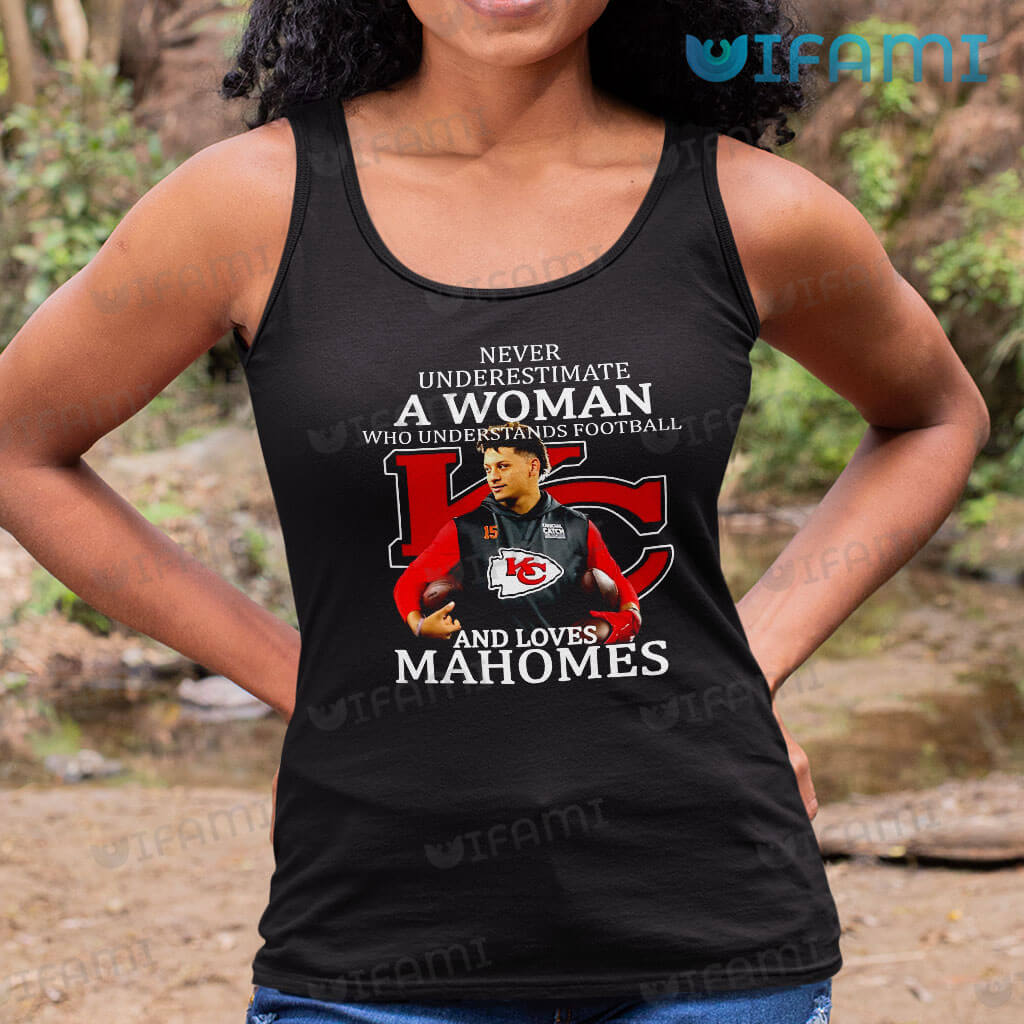 Kansas City Chiefs Never Underestimate A Woman Who Understands Football  Loves Mahomes Shirt - Freedomdesign