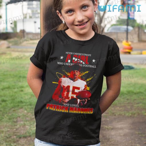 Patrick Mahomes T-Shirt Never Underestimate A Girl Loves Mahomes Chiefs Gift
