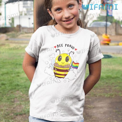 LGBT Shirt Bee Proud Hold Rainbow Flag LGBT Gift